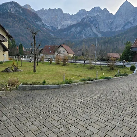 Apartmaji Pri Junesko