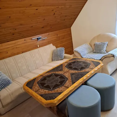 Apartmaji Pri Junesko *