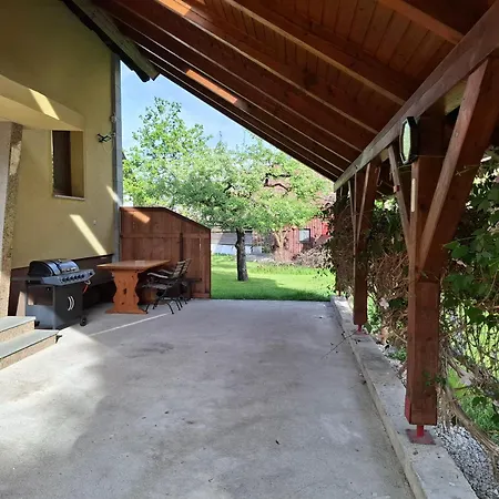 Apartmaji Pri Junesko