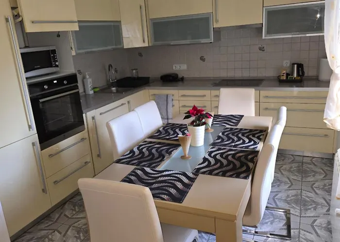 Apartmaji Pri Junesko קרנייסקה גורה